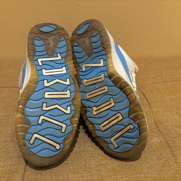 Jordan 11 Retro Low BP Sneakers Size 1 Y (Toddler) - Picture 6 of 8